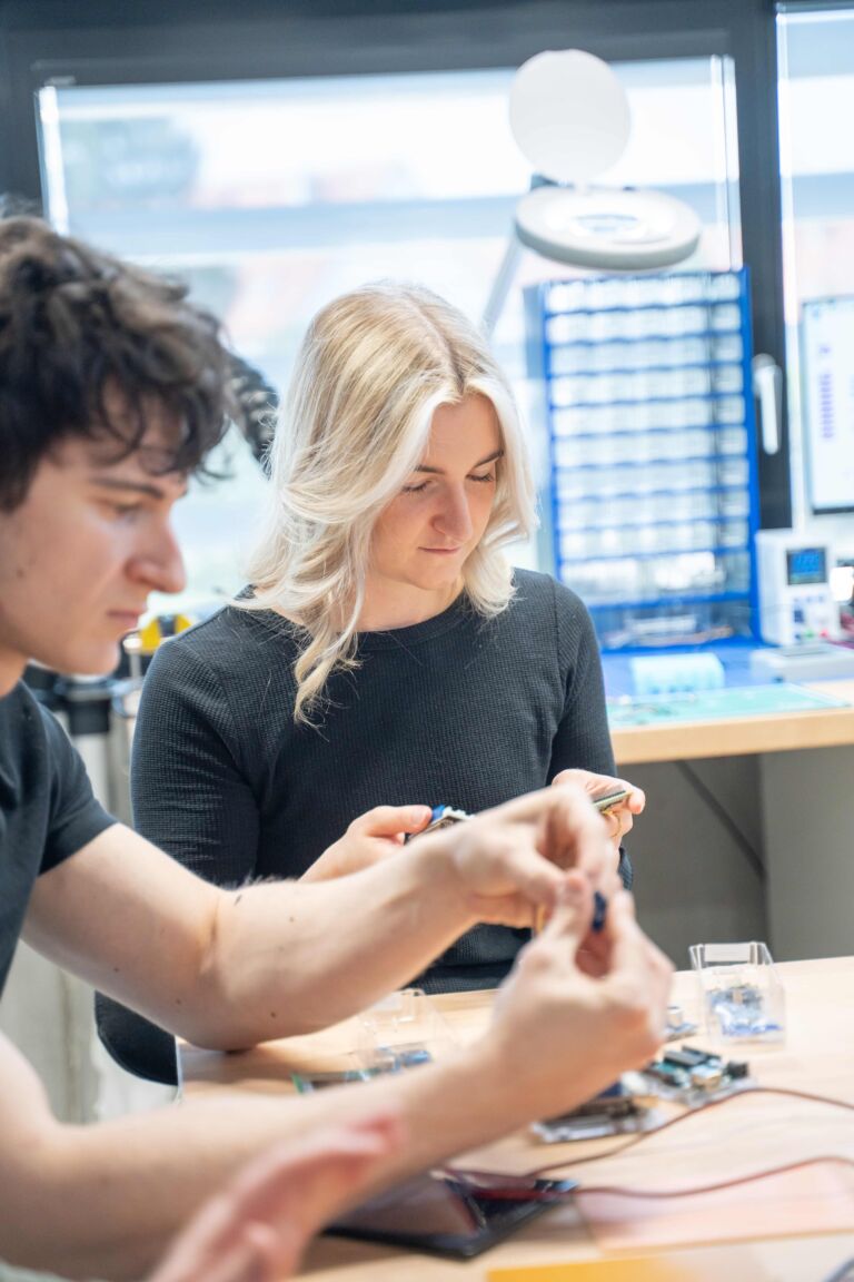 Skills and qualifications File name: skills_and_qualifications _digital_transformation_in_learning Image title: You should have a strong interest in active learning and technology-driven solutions. ALT text: Students working with circuit boards at a desk.